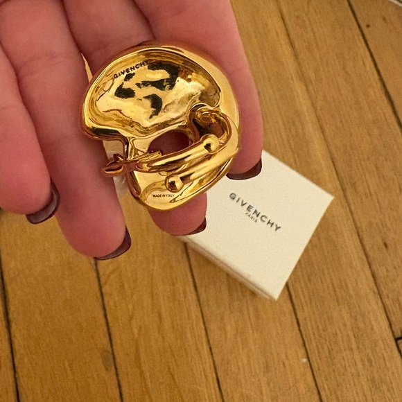 Givenchy ring - Picture 3 of 3